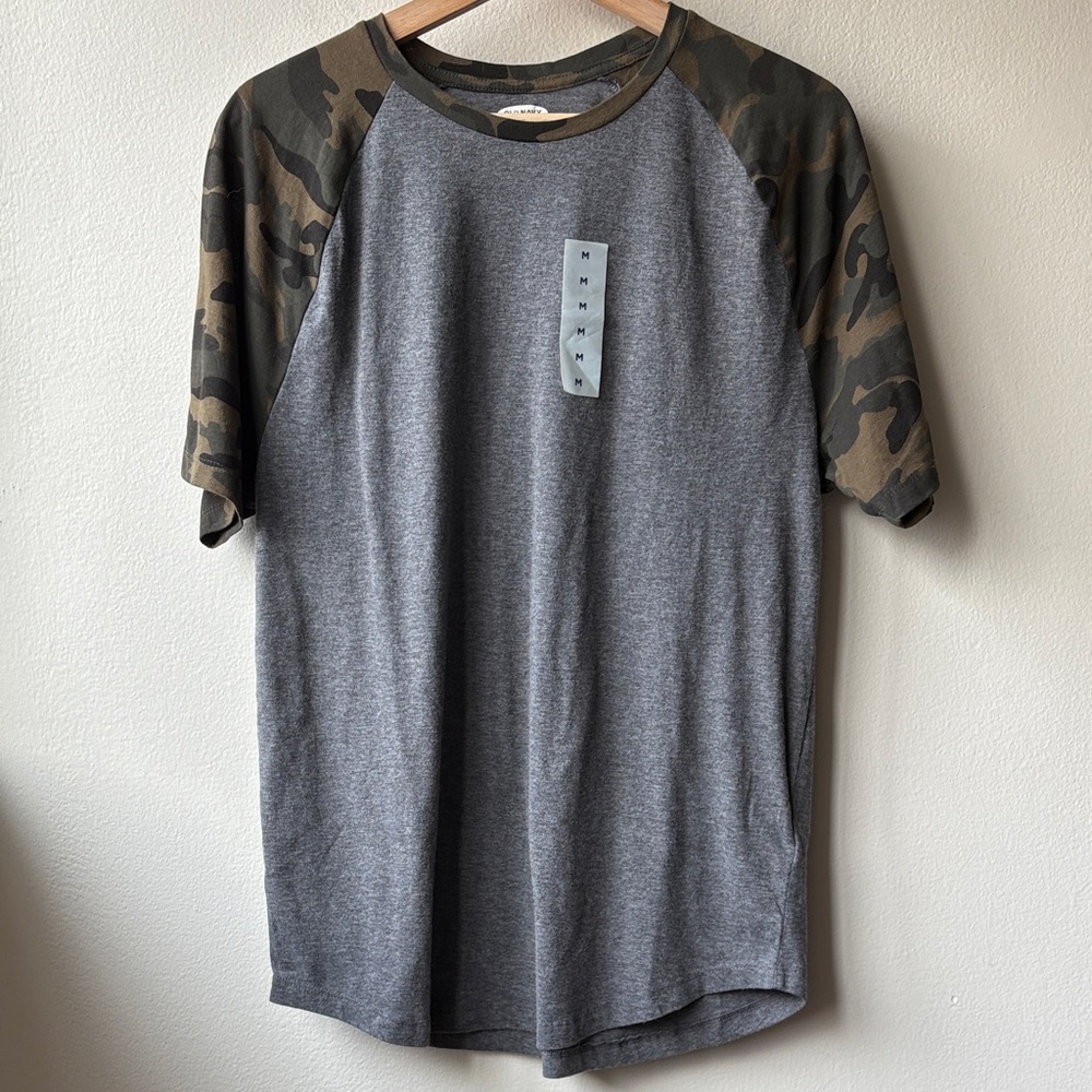 Old Navy Men’s Raglan Tee with Camo Size Medium NWT